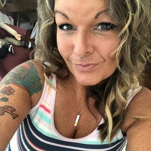 Meet your Posher, Crystal